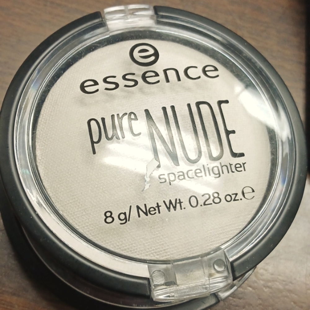 Essence pure Nude Spacelighter